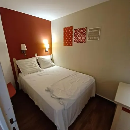 Adagio Paris Parc Expo * إسّي لي مولينو
