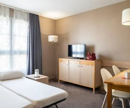 Adagio Paris Parc Expo إسّي لي مولينو